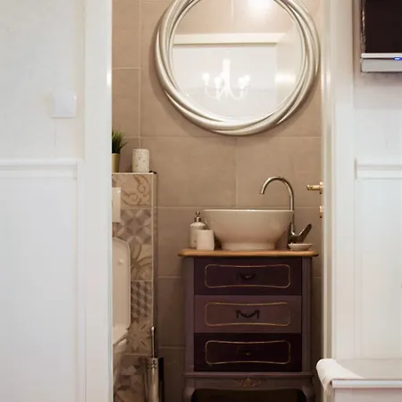 Mama's And Papa's Luxury